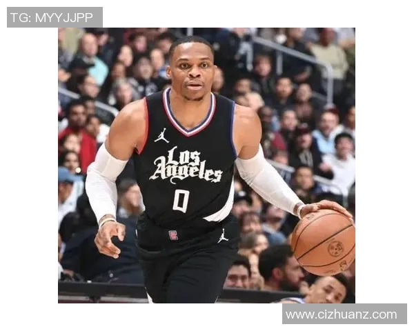 布鲁克洛佩斯的篮球旅程与成就解析：从新秀到明星的蜕变之路